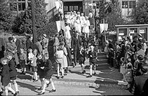 1953_letzte erstkommunion in der notkirche_n_24